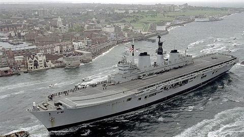 Hàng không mẫu hạm HMS Ark Royal của Vương quốc Anh